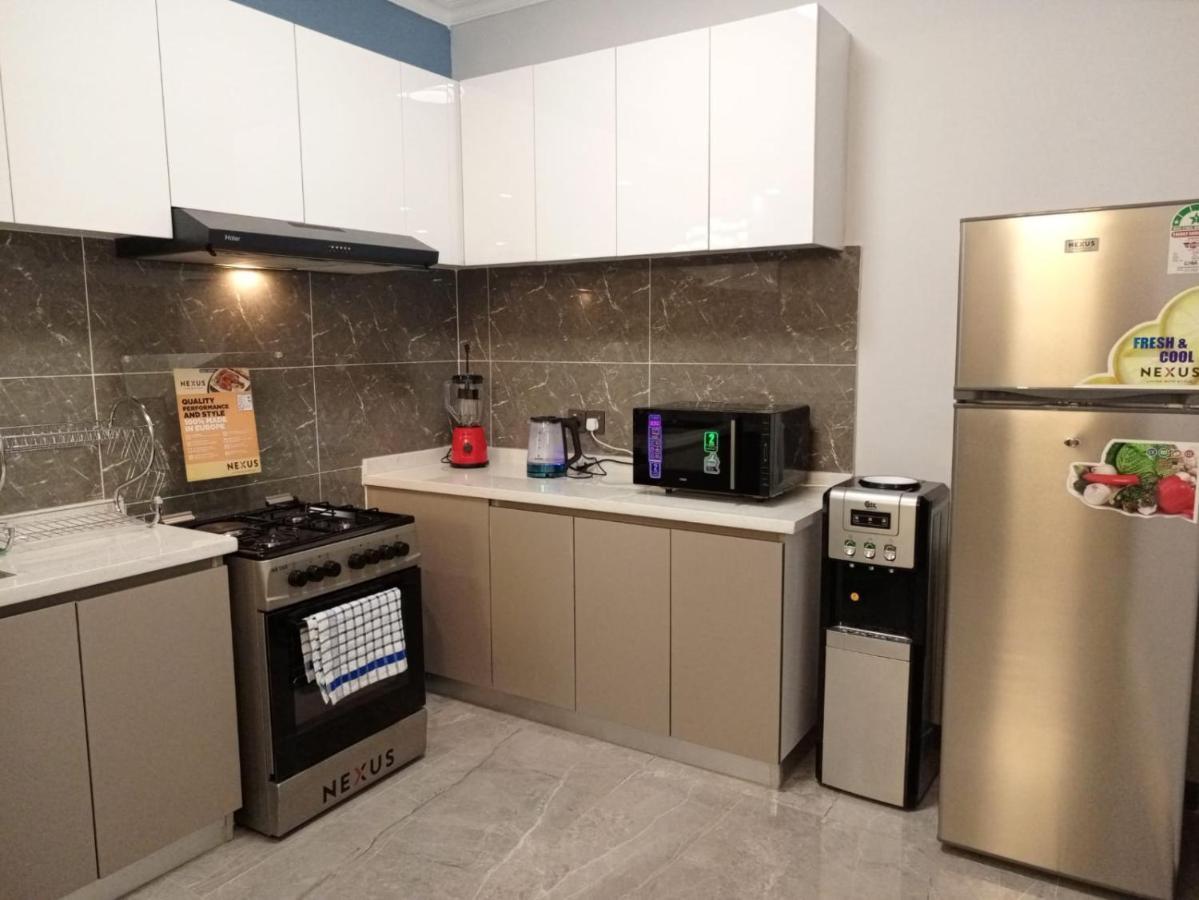 Stayrest Safari Tours New 3 Bedroom Apartments In Kilimani Nairobi With Rooftop Pool Exteriör bild
