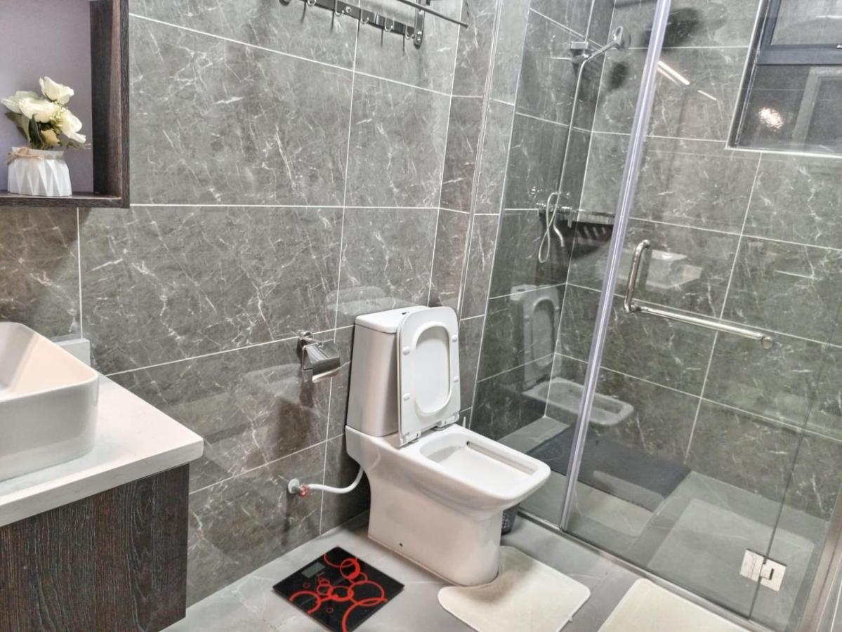 Stayrest Safari Tours New 3 Bedroom Apartments In Kilimani Nairobi With Rooftop Pool Exteriör bild