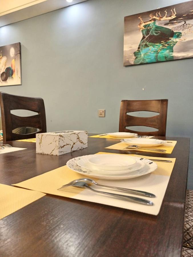 Stayrest Safari Tours New 3 Bedroom Apartments In Kilimani Nairobi With Rooftop Pool Exteriör bild