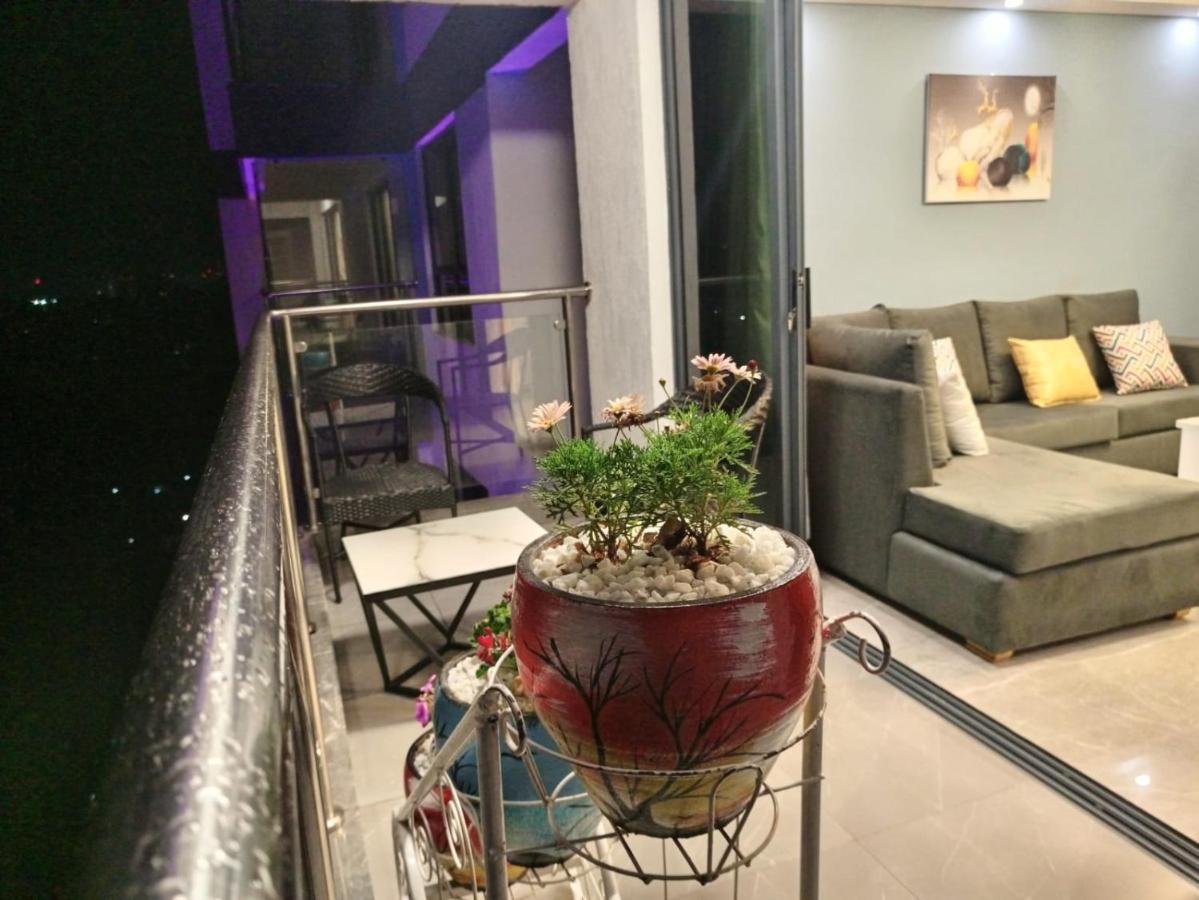 Stayrest Safari Tours New 3 Bedroom Apartments In Kilimani Nairobi With Rooftop Pool Exteriör bild