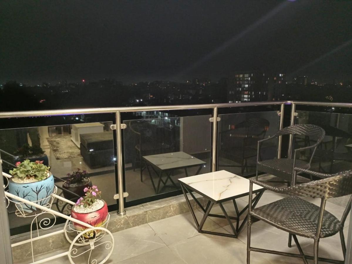 Stayrest Safari Tours New 3 Bedroom Apartments In Kilimani Nairobi With Rooftop Pool Exteriör bild