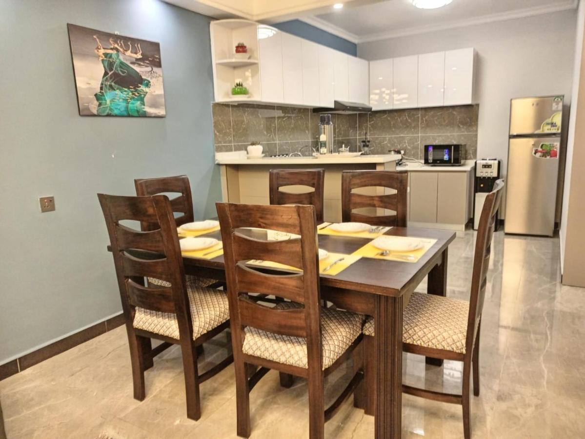 Stayrest Safari Tours New 3 Bedroom Apartments In Kilimani Nairobi With Rooftop Pool Exteriör bild