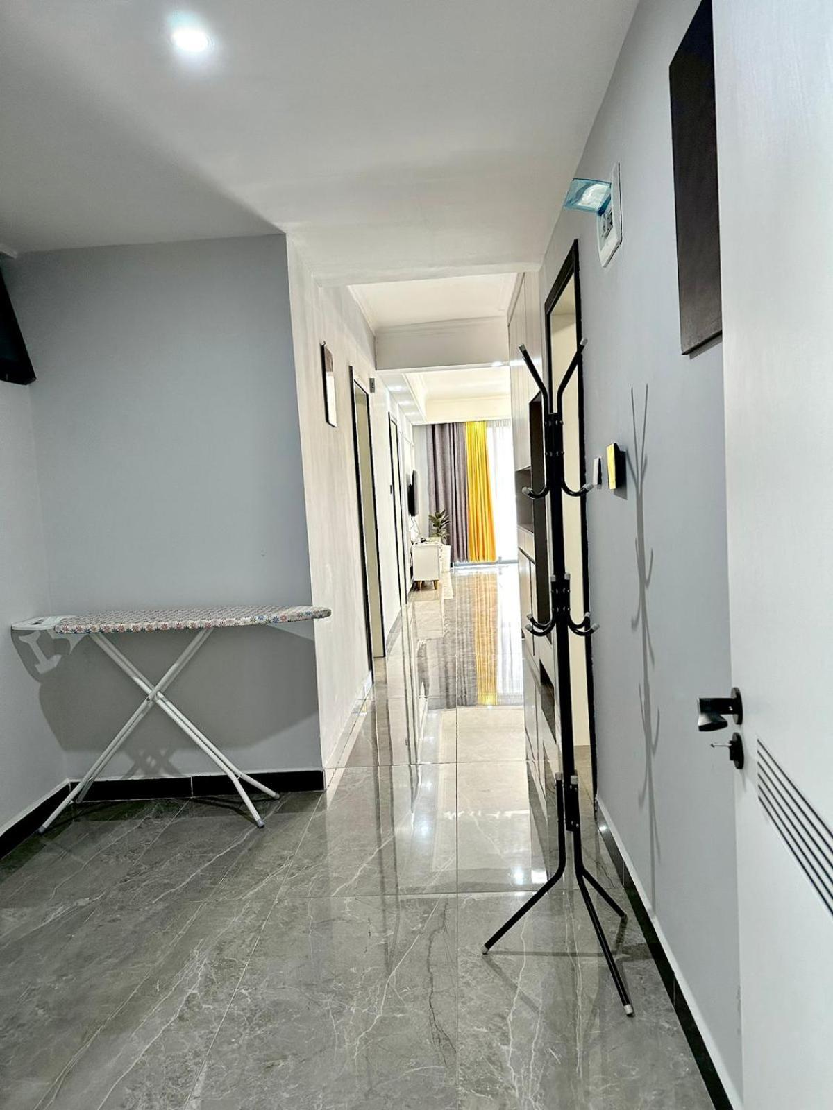 Stayrest Safari Tours New 3 Bedroom Apartments In Kilimani Nairobi With Rooftop Pool Exteriör bild