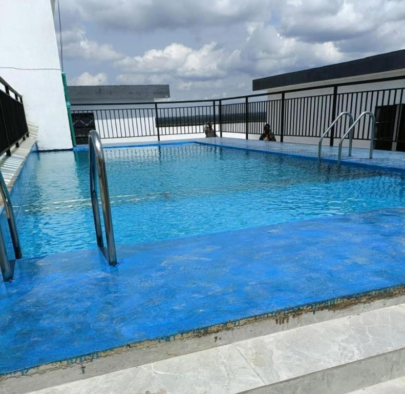 Stayrest Safari Tours New 3 Bedroom Apartments In Kilimani Nairobi With Rooftop Pool Exteriör bild