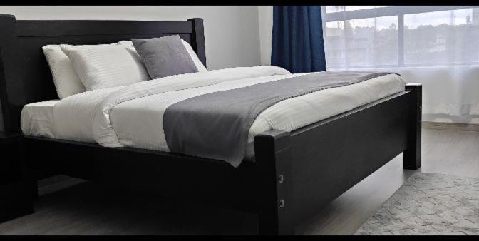 Stayrest Safari Tours New 3 Bedroom Apartments In Kilimani Nairobi With Rooftop Pool Exteriör bild
